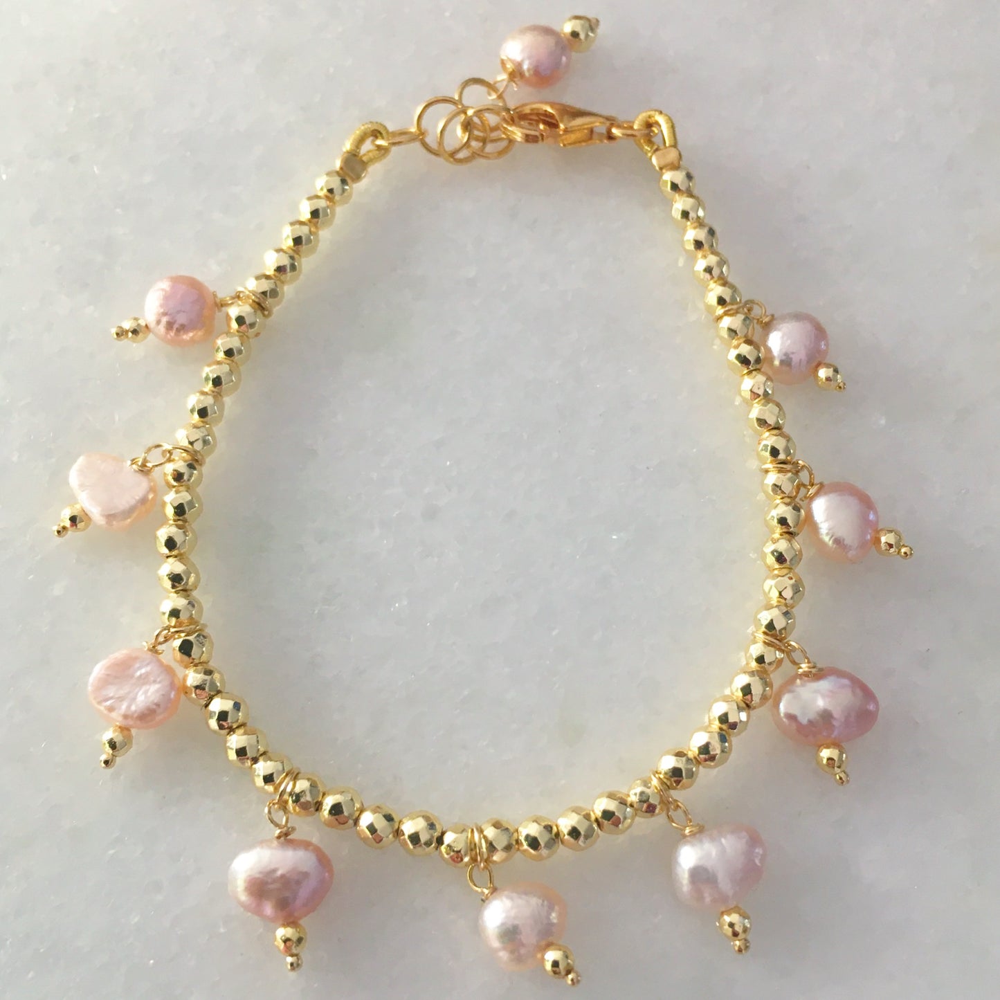Bracciale Charms di perle rosa