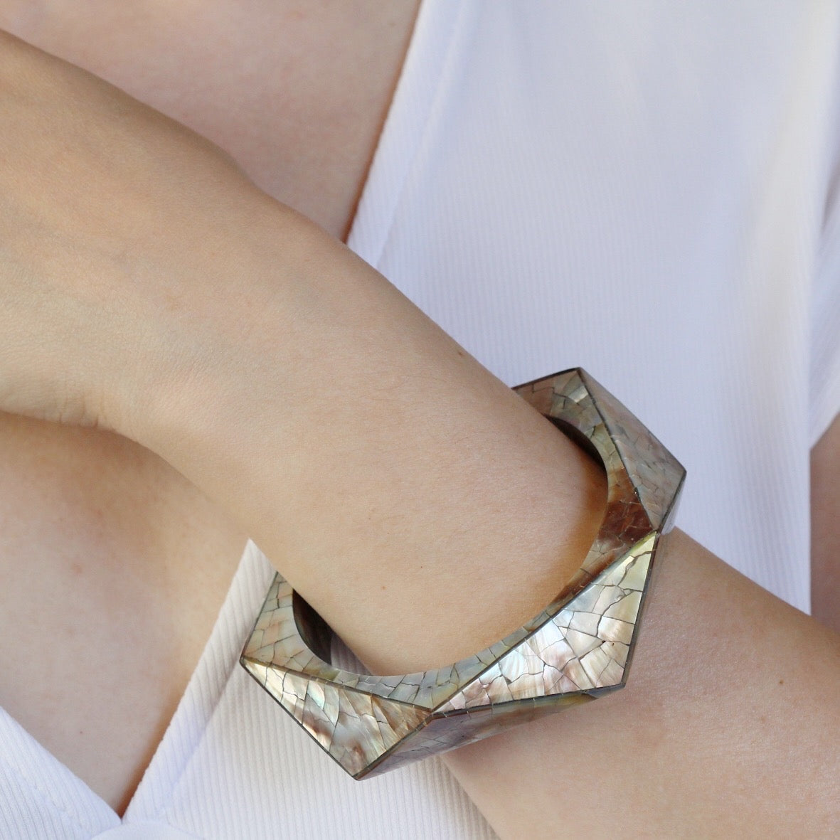 Bracciale rigido madreperla