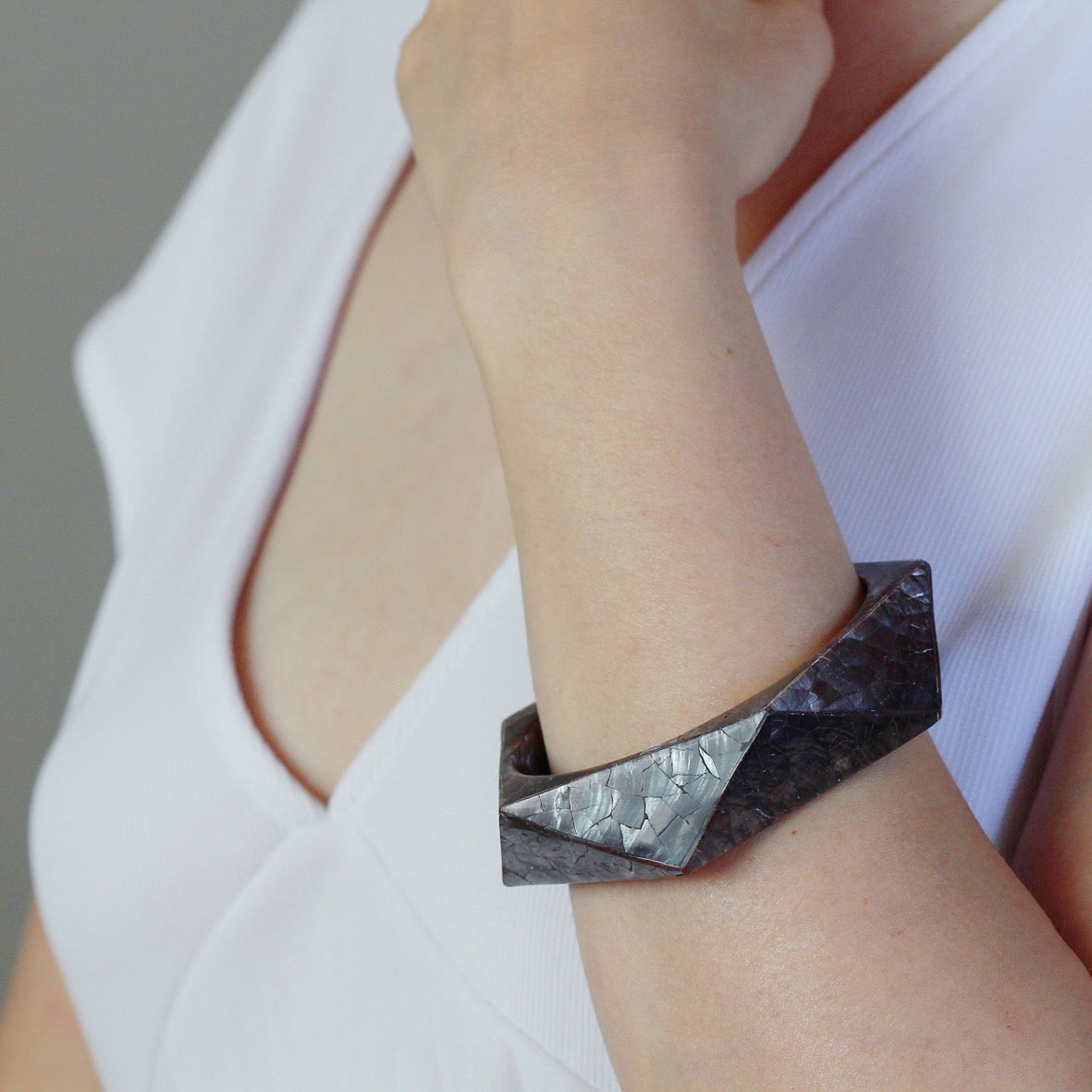 Bracciale rigido madreperla