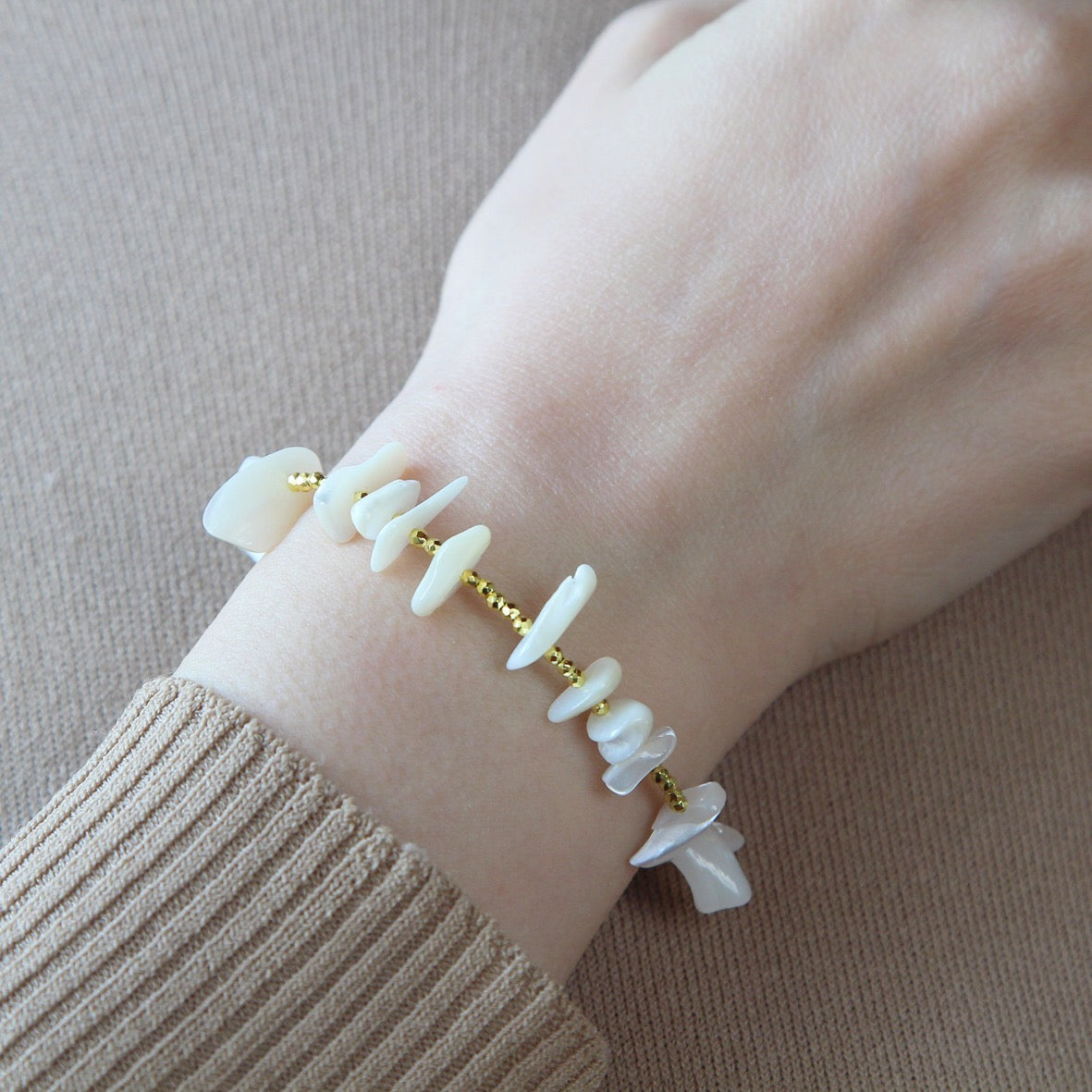 Bracciale essenziale madreperla