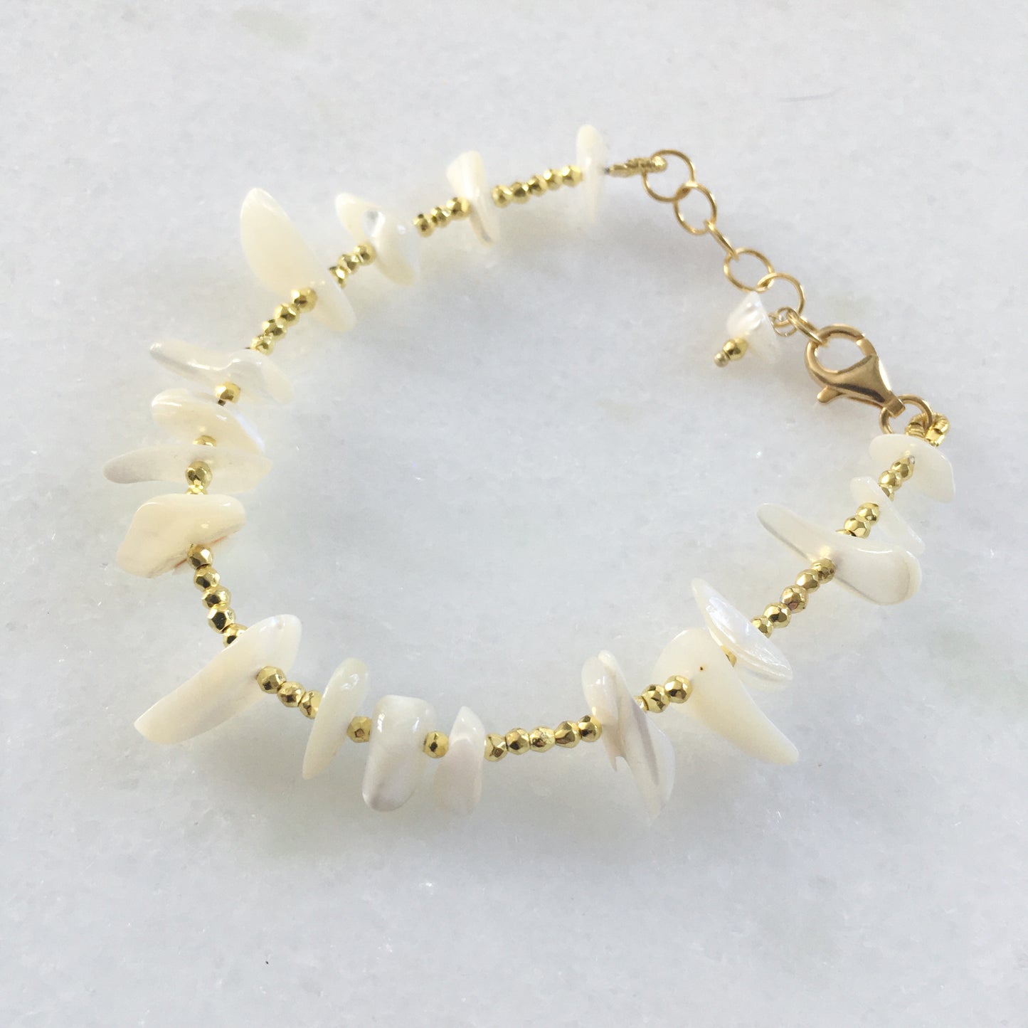 Bracciale essenziale madreperla