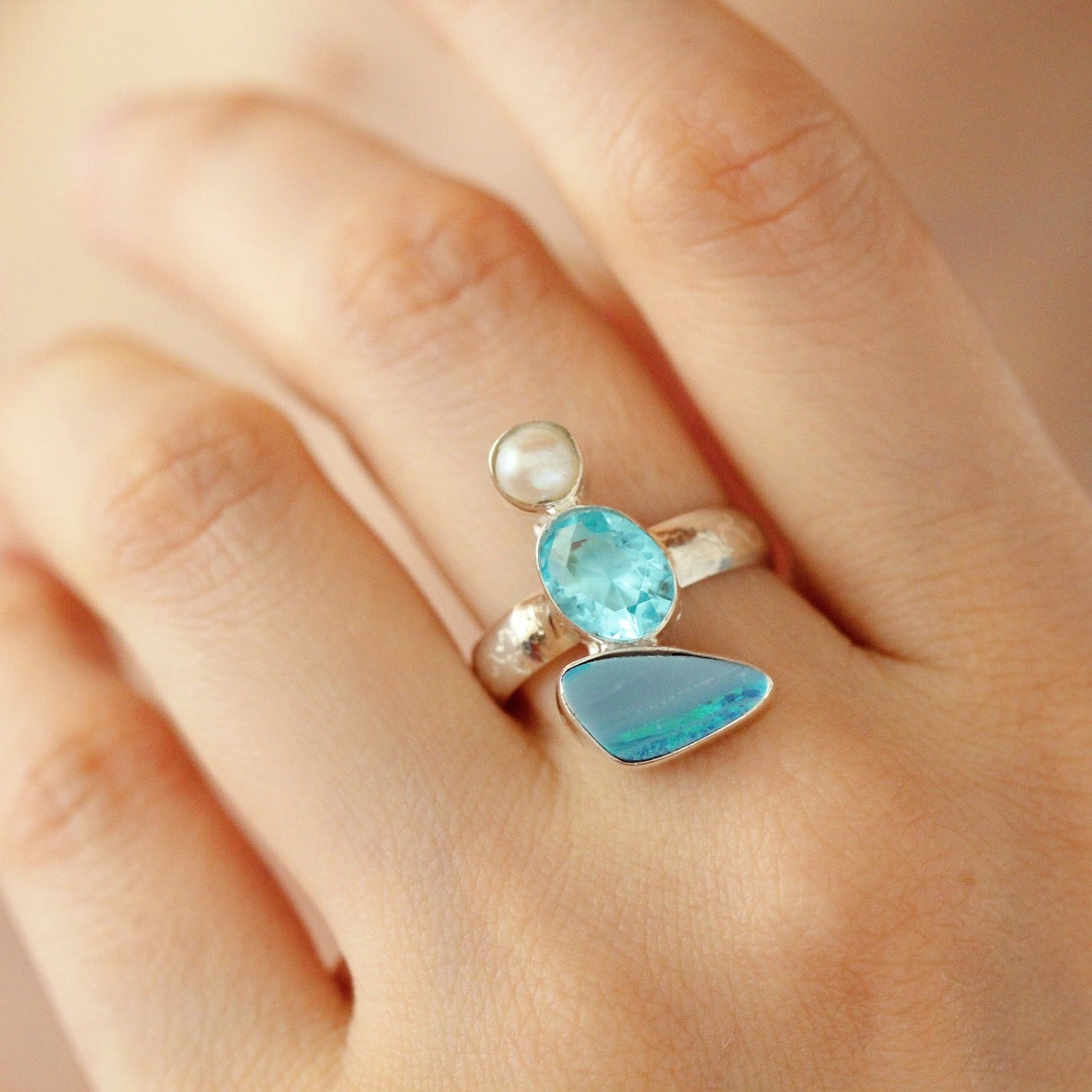 Philip Jones Anello Con Opale Blu Sintetico – Regolabile, Placcato Argento - 3