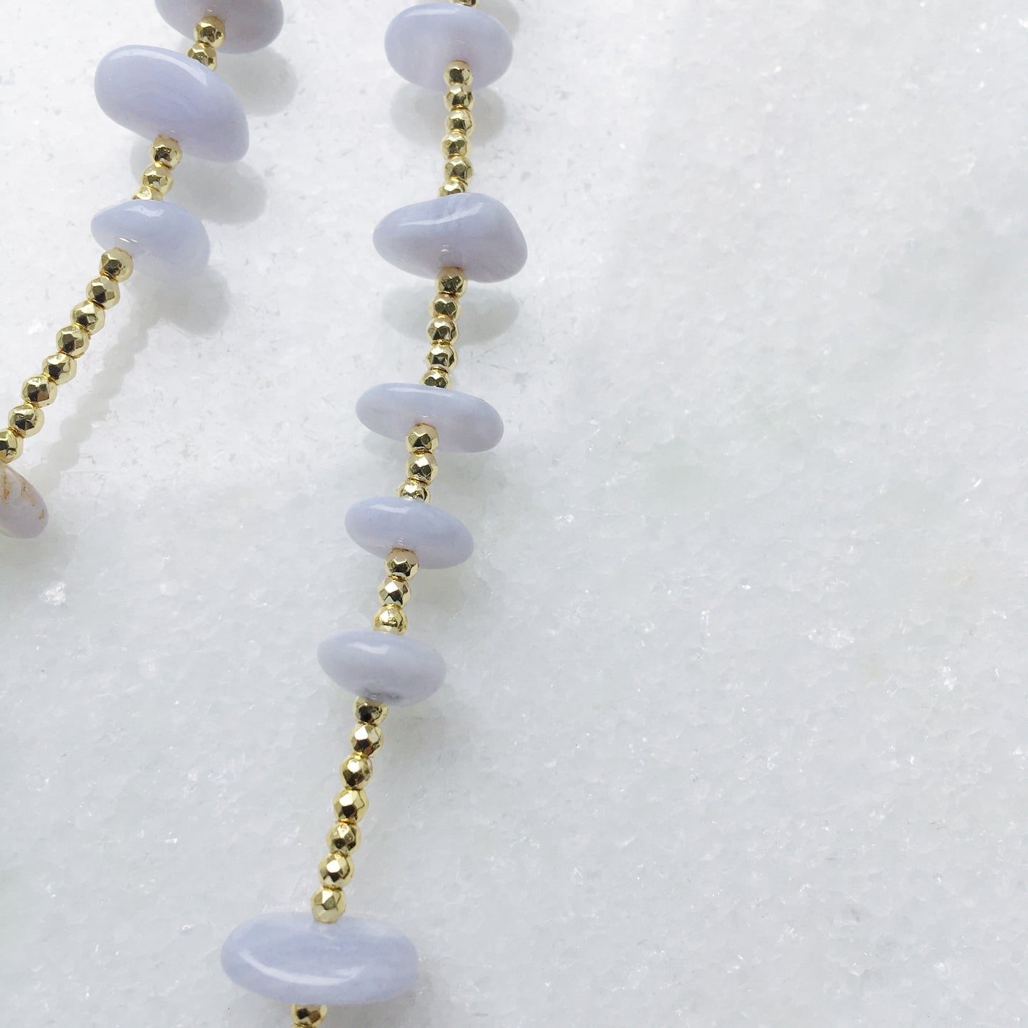 Collana essenziale calcedonio