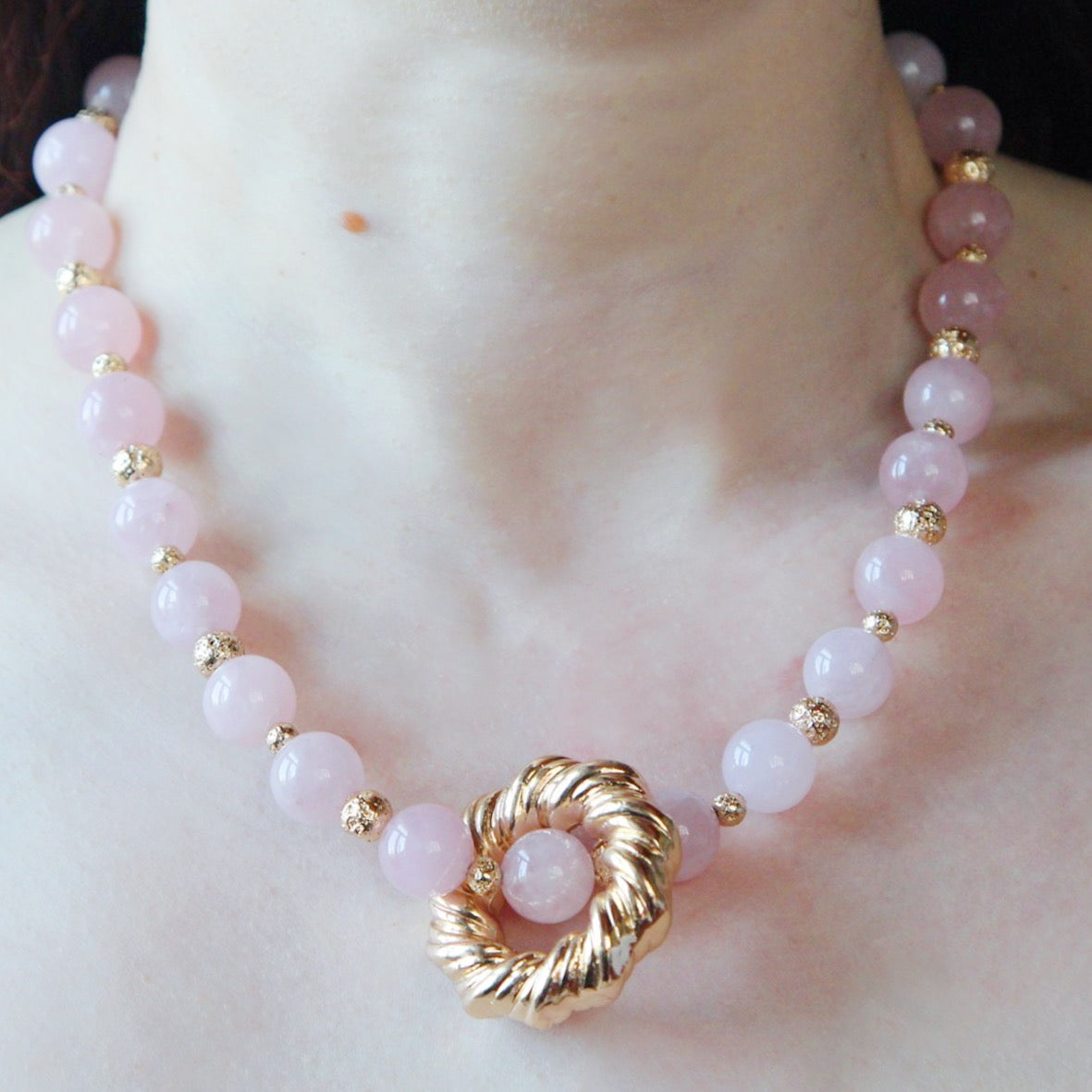 Collana magnolia rosa