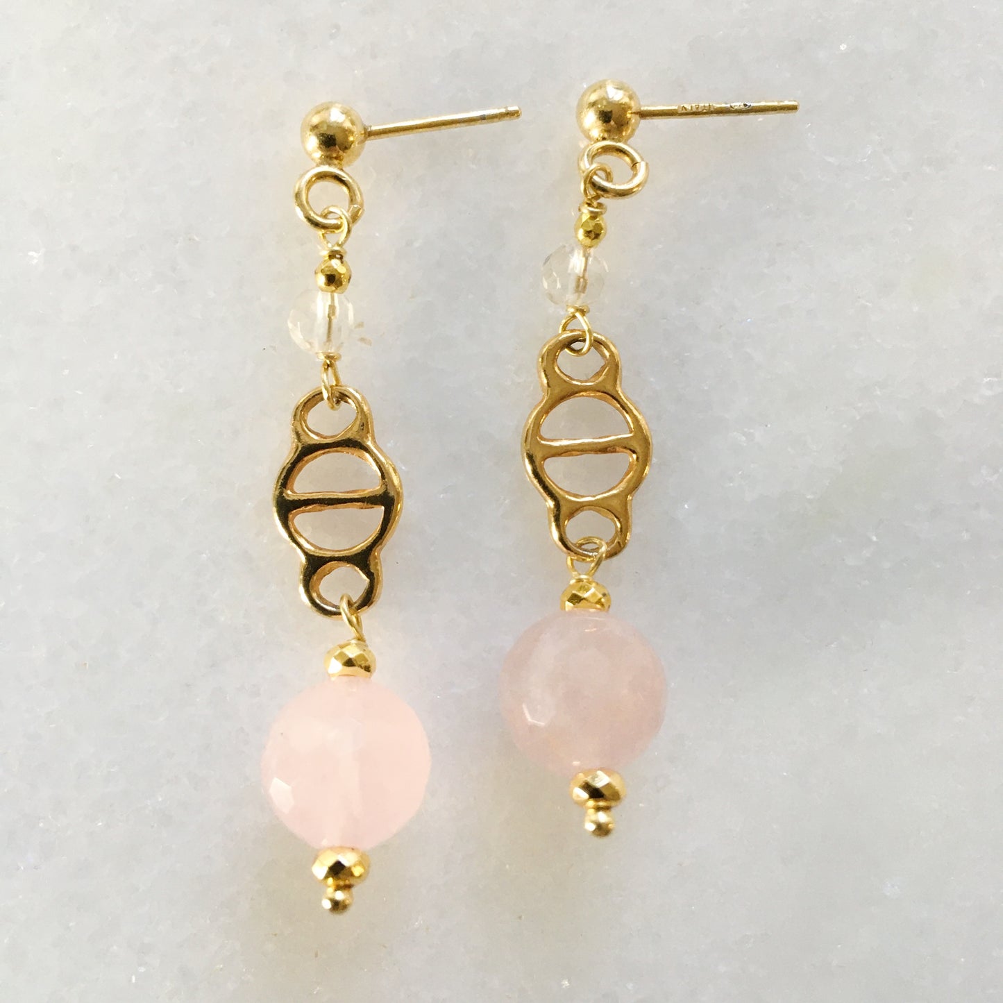 Orecchini Decò rosa corti