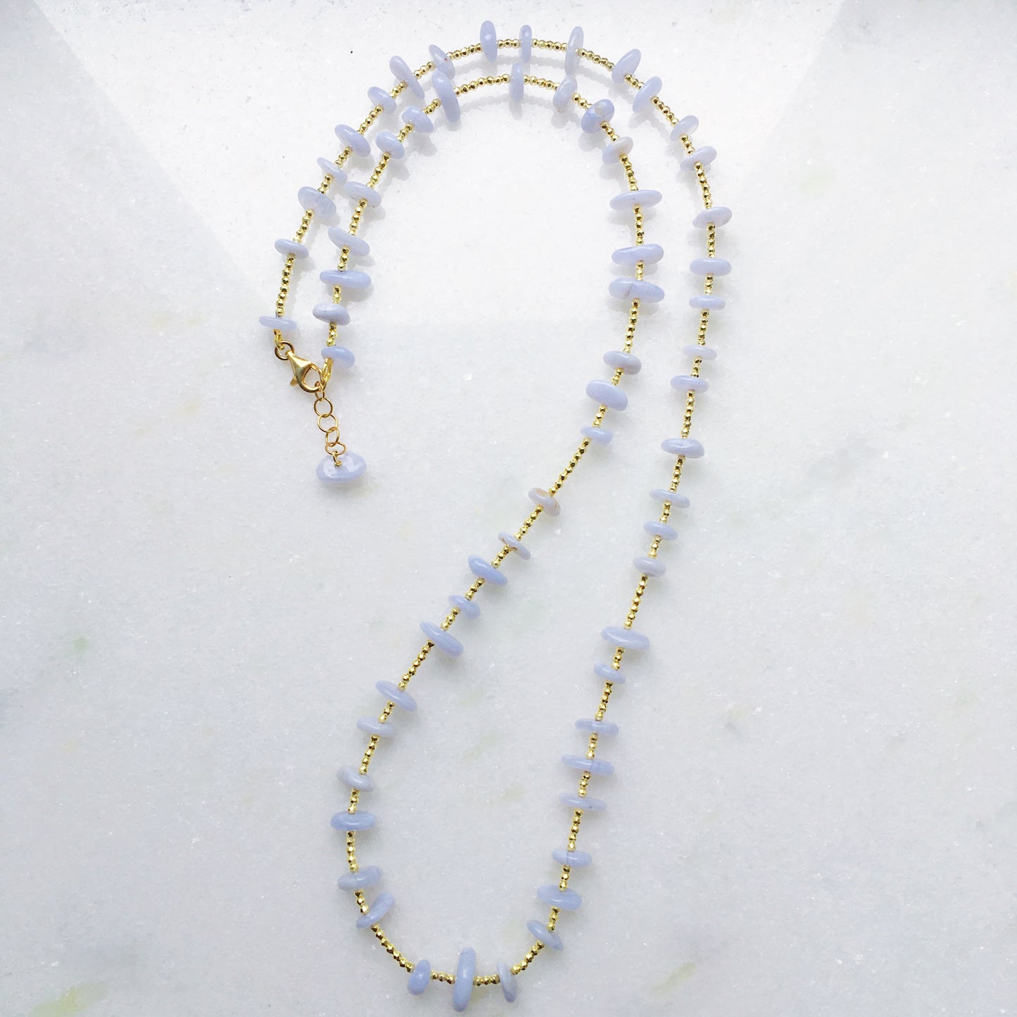 Collana essenziale calcedonio