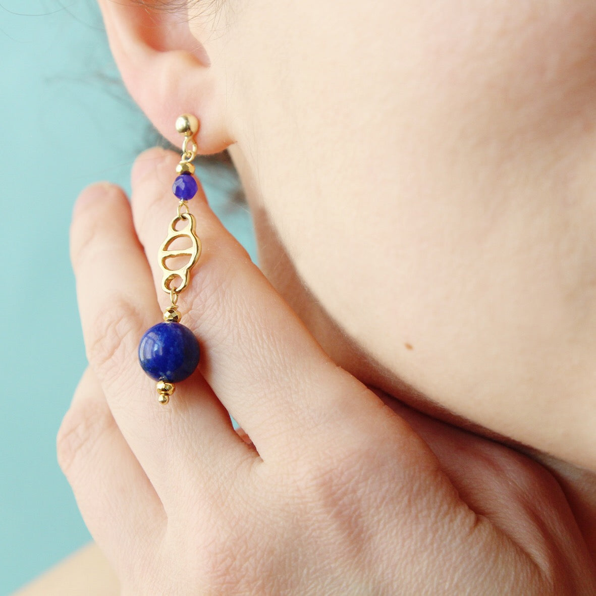 Orecchini Decò blu corti