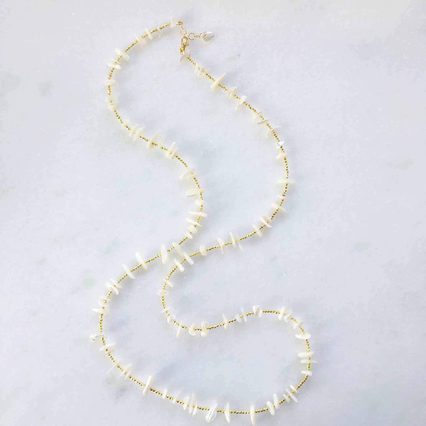 Collana essenziale madreperla