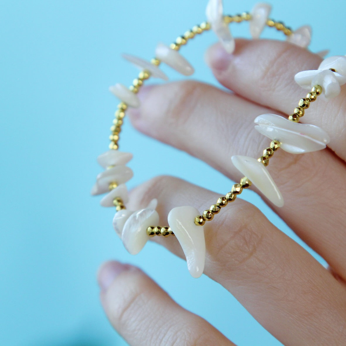 Collana essenziale madreperla